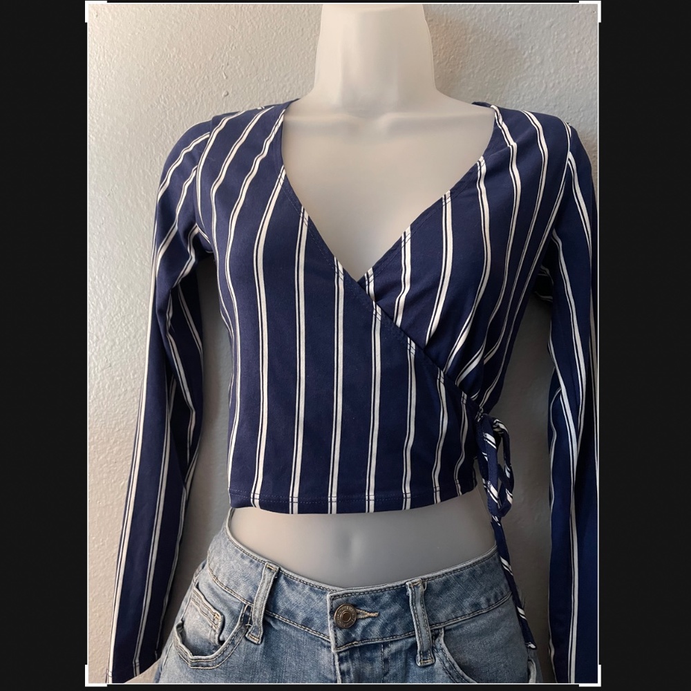 Forever21 Striped blue/white Crop top - Picture 1 of 5